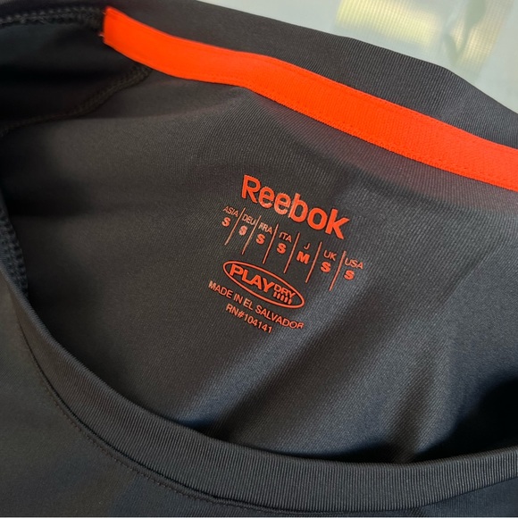 Reebok Small Grey Athletic T-Shirt - Picture 5 of 6